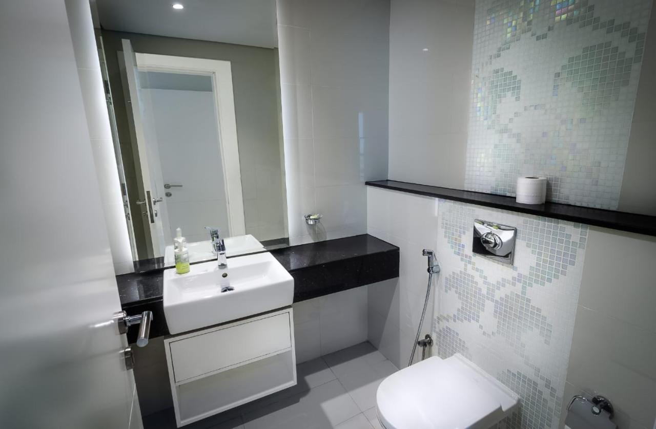 Waterfront Downtown- Damac Maison Canal View Дубай Екстериор снимка
